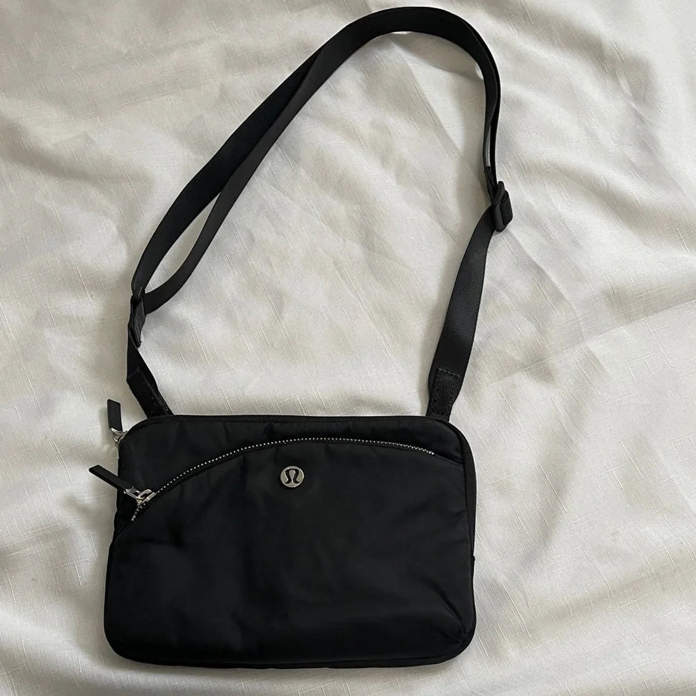 lululemon athletica Black Crossbody Bag - Picture 1 of 3